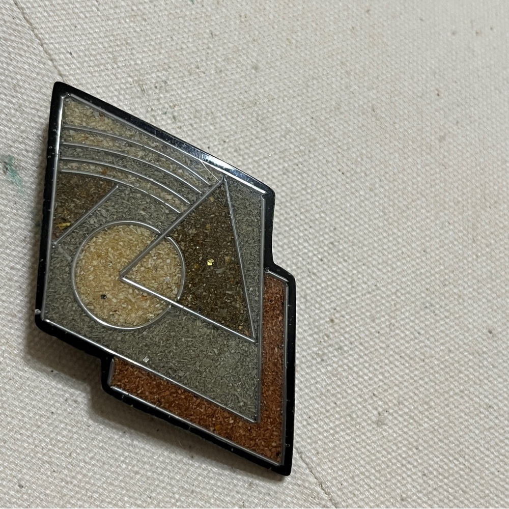 Vintage Geometric Brooch in Earth Tones - Picture 3 of 6